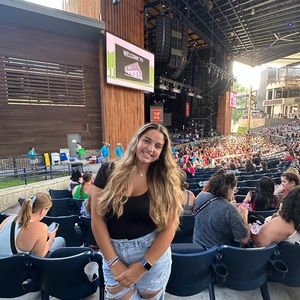 Meet your Posher, Danielle